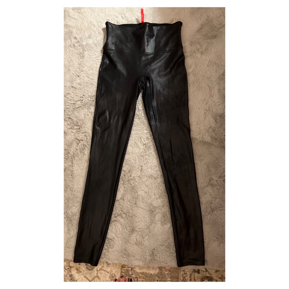 SPANX Faux Leather Leggings leggings size medium.